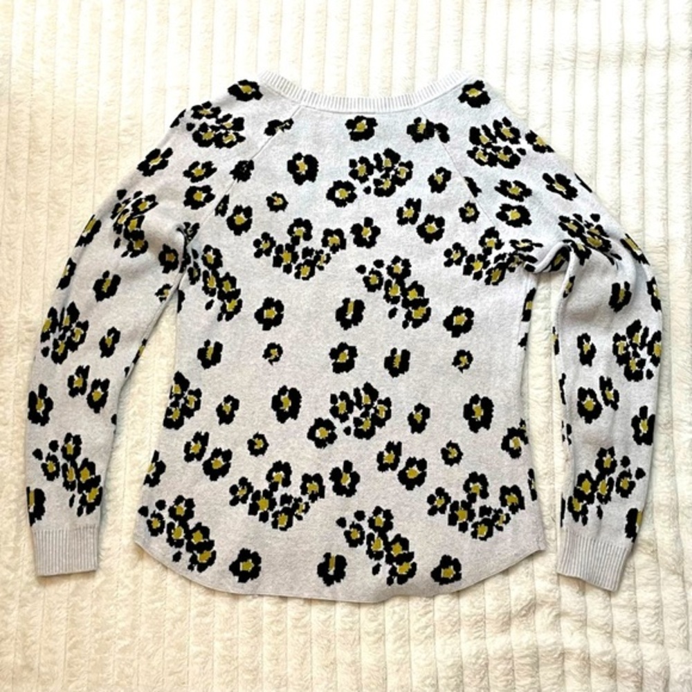 Cabi Leopard Print V-Neck Cardigan with Metal Buttons‎ White Black Size Small - Picture 7 of 10